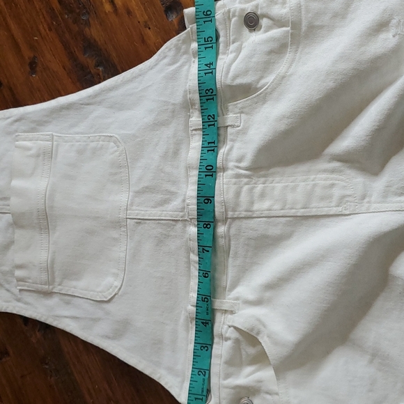 Entro Distressed White Denim Overall Shorts - Picture 10 of 12